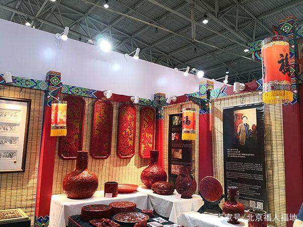 國家文化和旅游部長雒樹剛、北京宣傳部長杜飛進(jìn)等領(lǐng)導(dǎo)參觀非遺展