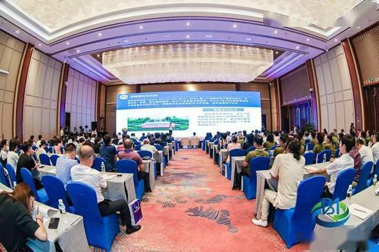 自由貿(mào)易港的發(fā)展 新機(jī)遇 2020博鰲旅游發(fā)展論壇暨旅游商品博覽會(huì) 在海南開幕